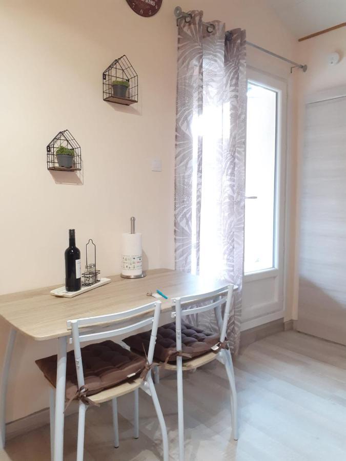 Studio Independant Dans Villa Neffies Exterior foto